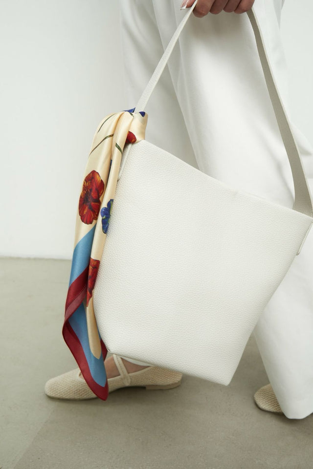 Premium silk scarf "Falling in love"