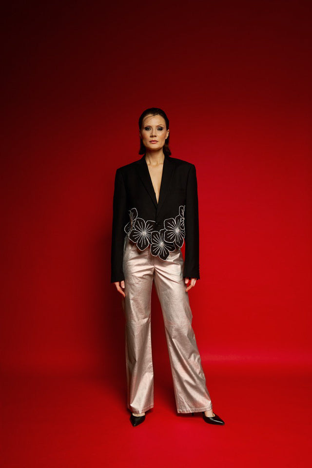 Cropped jacket with shining flowers
