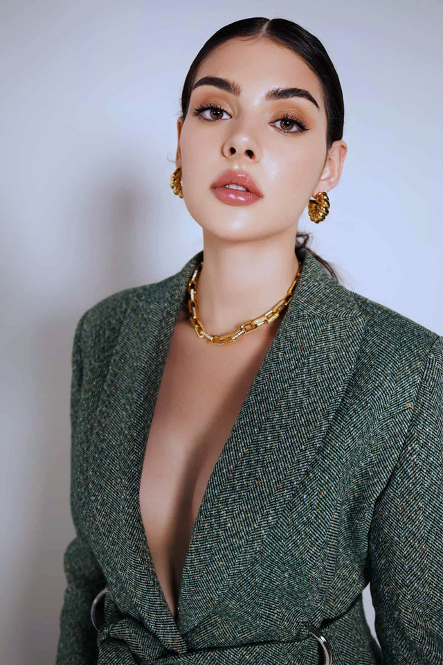 Jacket with a ring