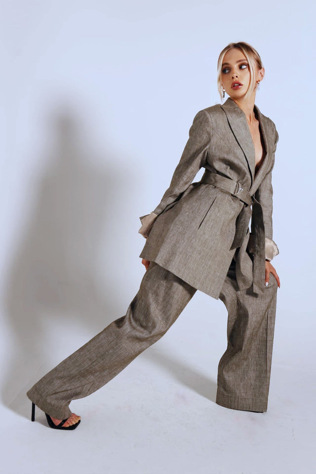 Trousers with a ring