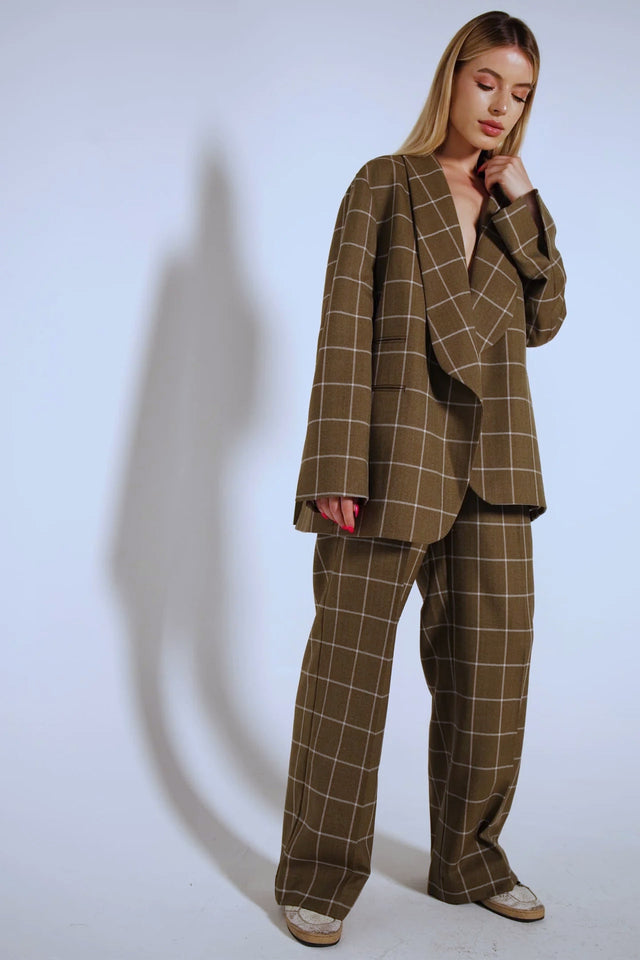 Pants with elastic band