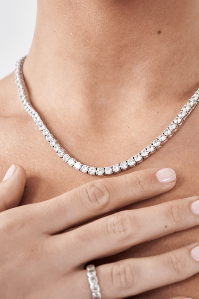Model in Tennis chain