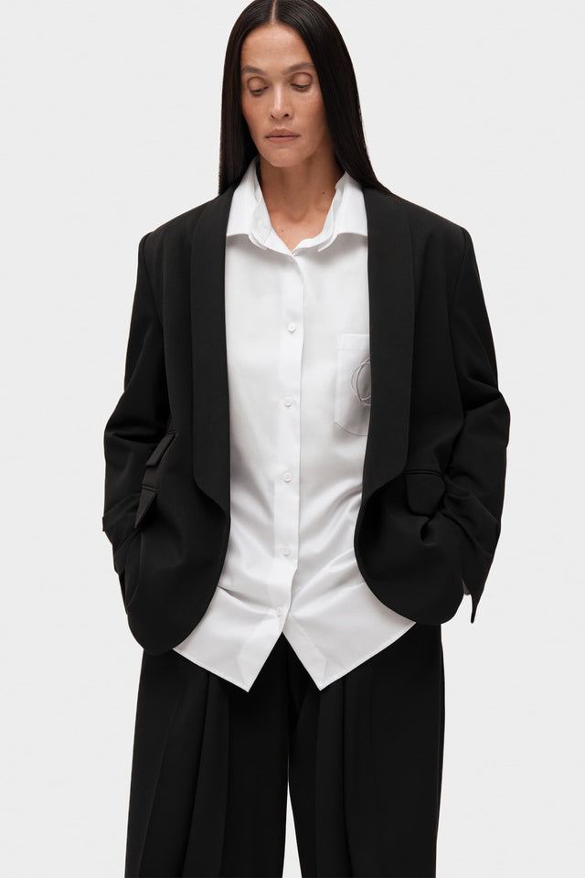 Model in white Shirt G.