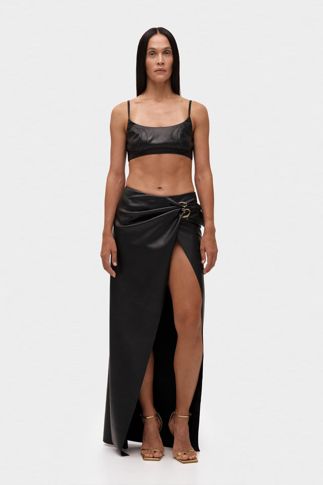 Model in black Skirt G.