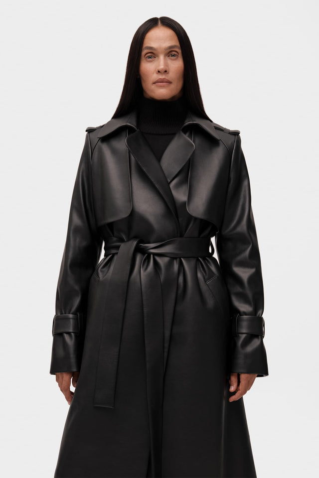 Model in black Trench