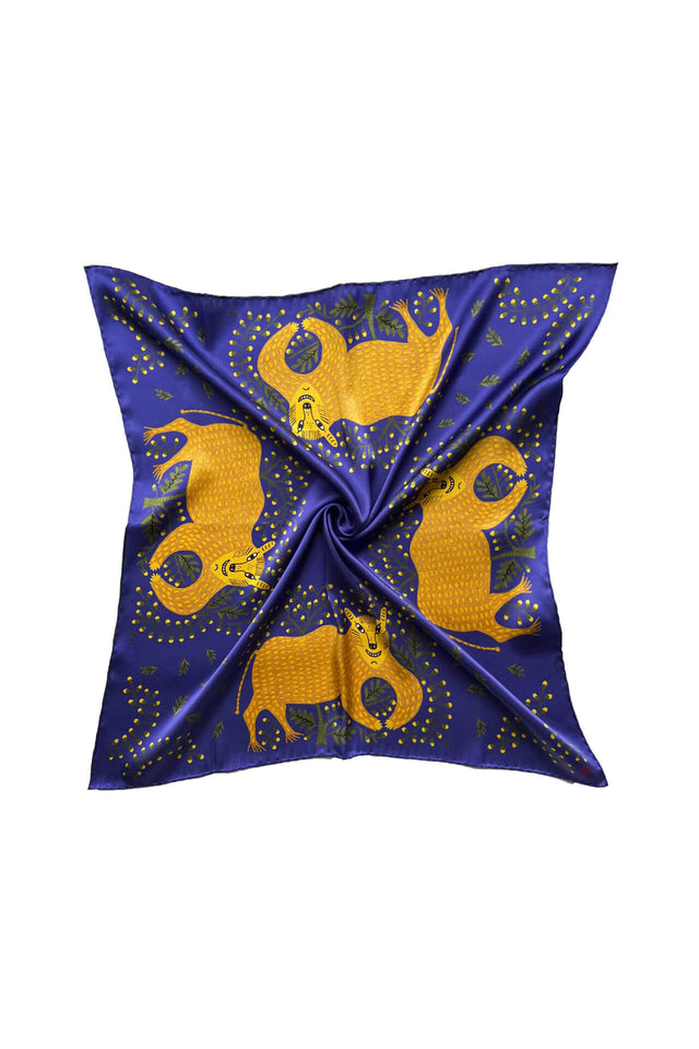 Cheerful lion cub scarf