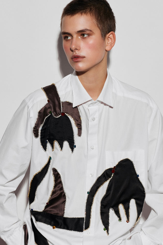 Model in Redesignet shirt by Omelia