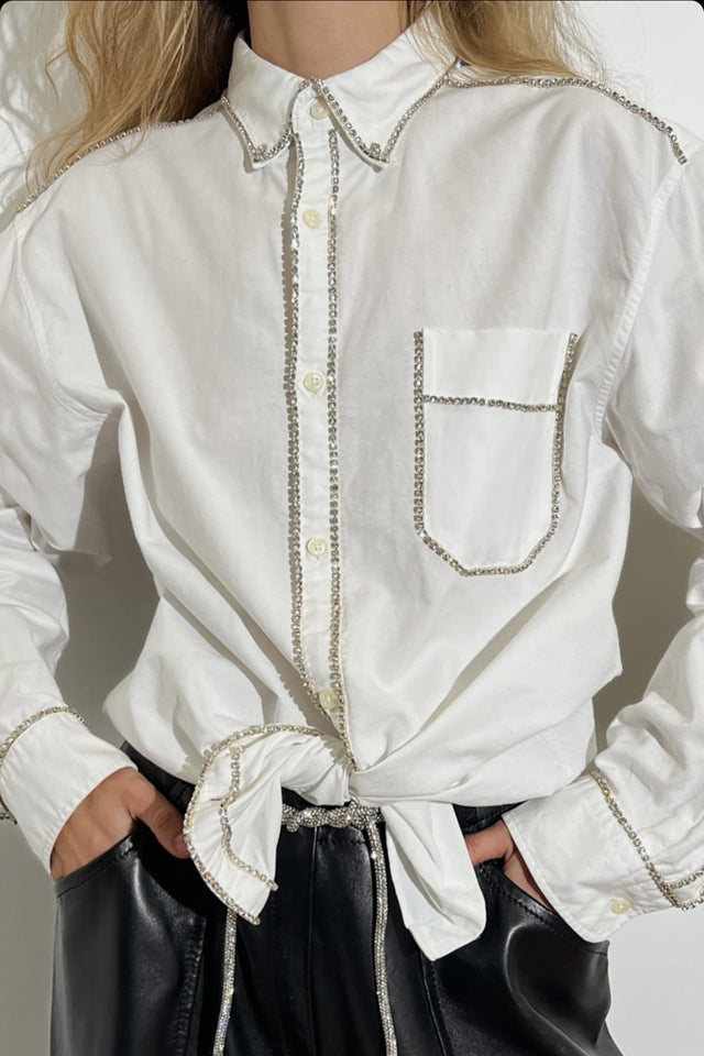 Model in wite Redesignet shirt with crystal