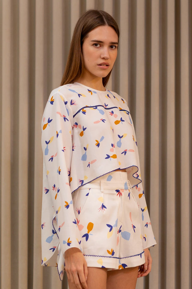 Model in Blouse jugs side view