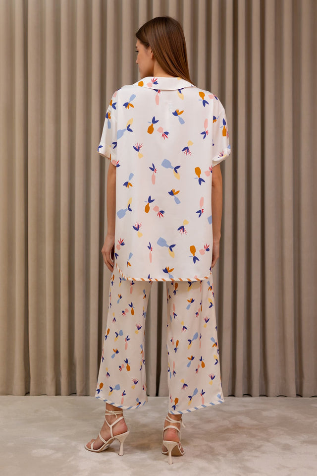 Model in Culotte pants jugs back view