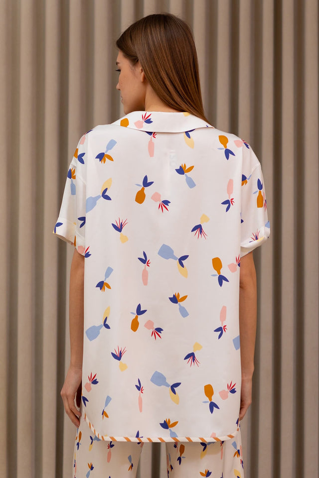 Model in Hawaiian shirt jugs back view