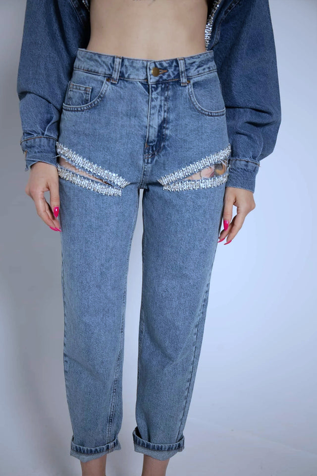 Jeans with slits and crystals