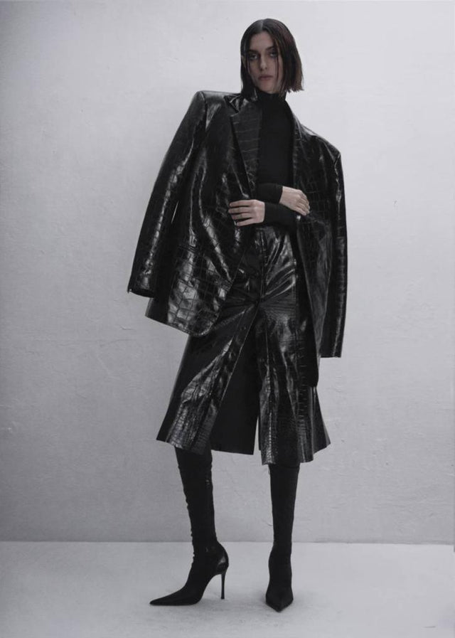 Model in black Jacket GUDU